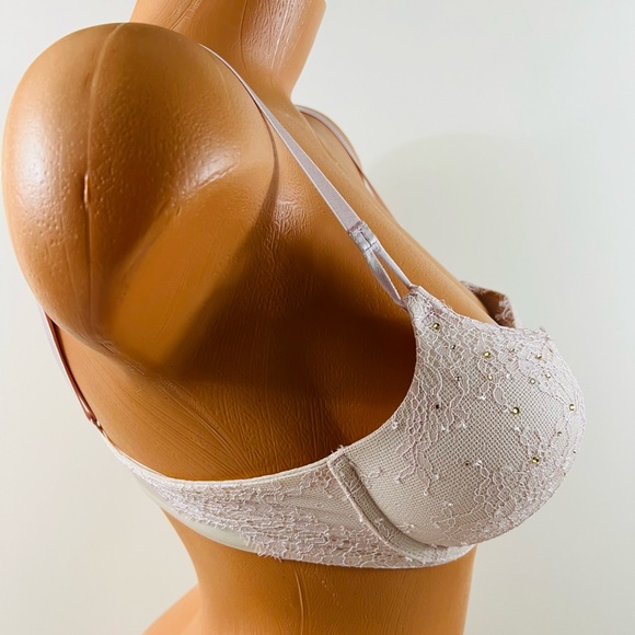 34B Victoria’s Secret Bombshell Plunge Push Up Bra - Picture 2 of 10